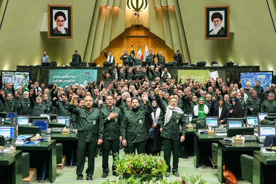 Иран парламент КСИР